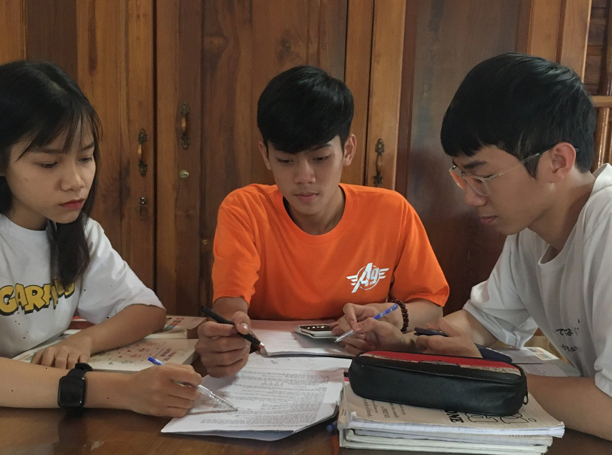 học sinh lớp 12 thời covid 19